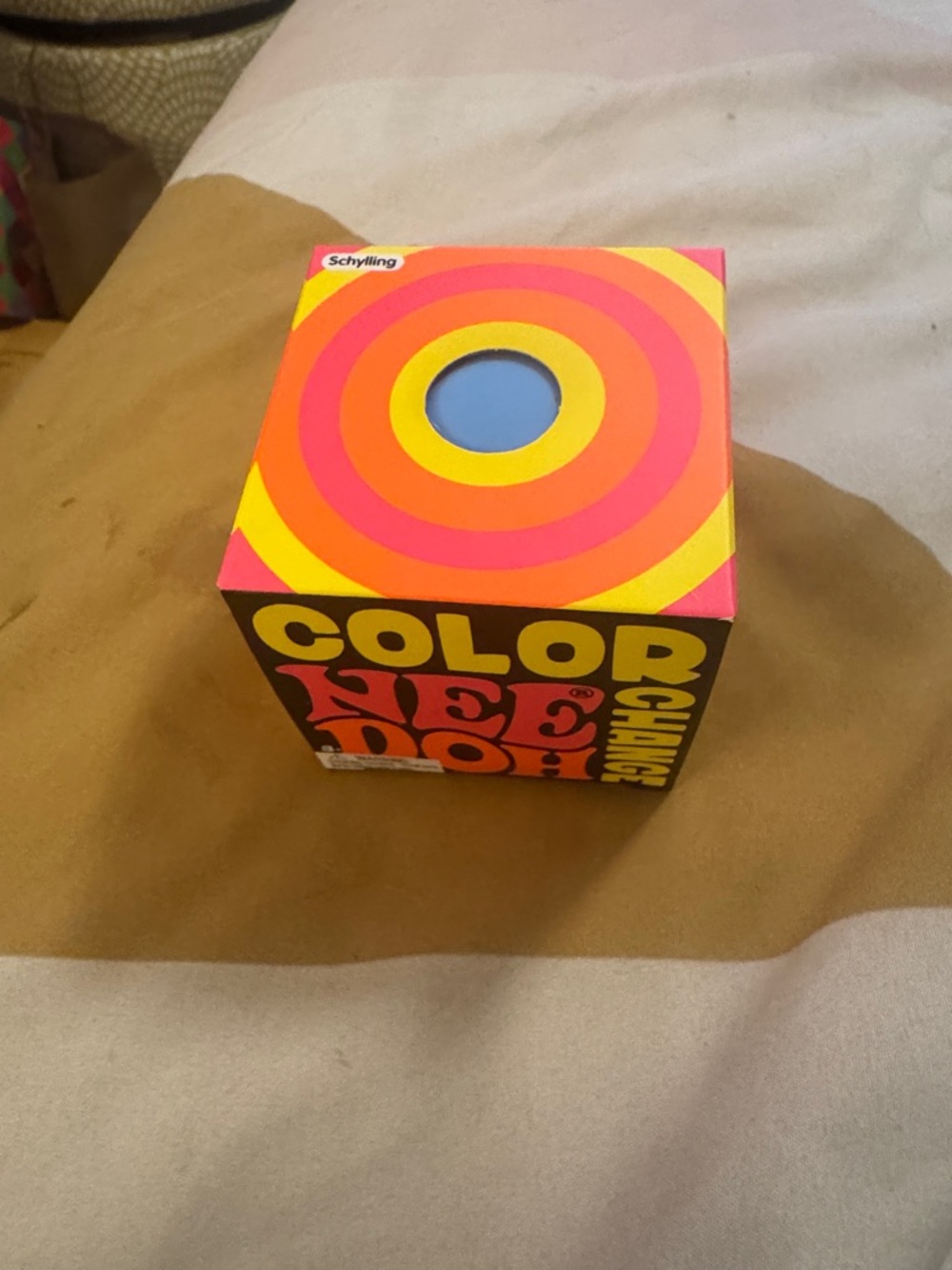 Schylling Color Nee-Doe Change Box blue - Bright Yellow & Pink